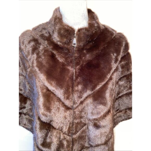 NWT La Fiorentina Women's Brown Faux Fur Capelet Color Brown One Size MSRP $299 - Picture 3 of 10